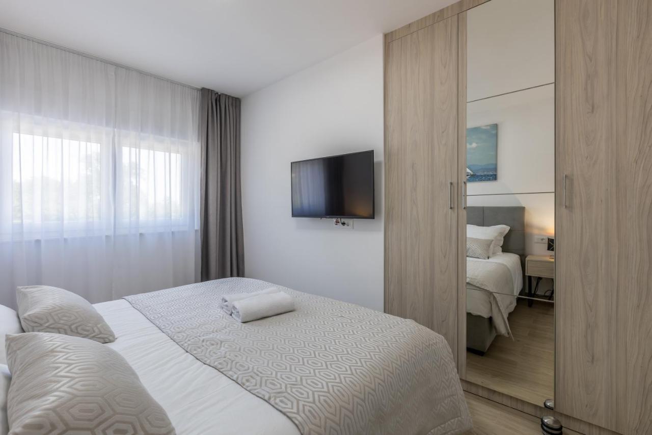Luxury Apartments Katarina Каштела Экстерьер фото