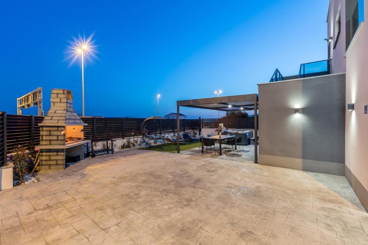 Luxury Apartments Katarina Каштела Экстерьер фото