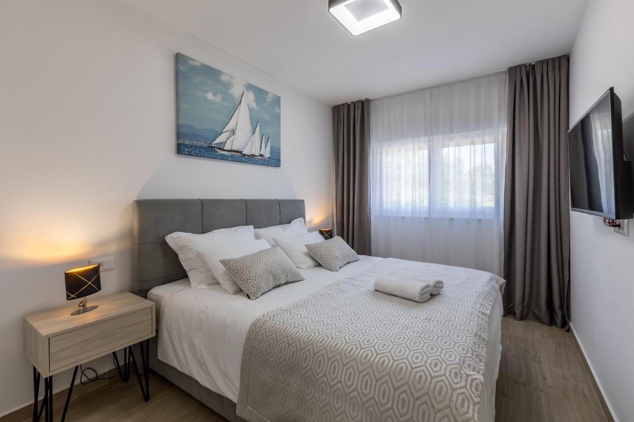 Luxury Apartments Katarina Каштела Экстерьер фото