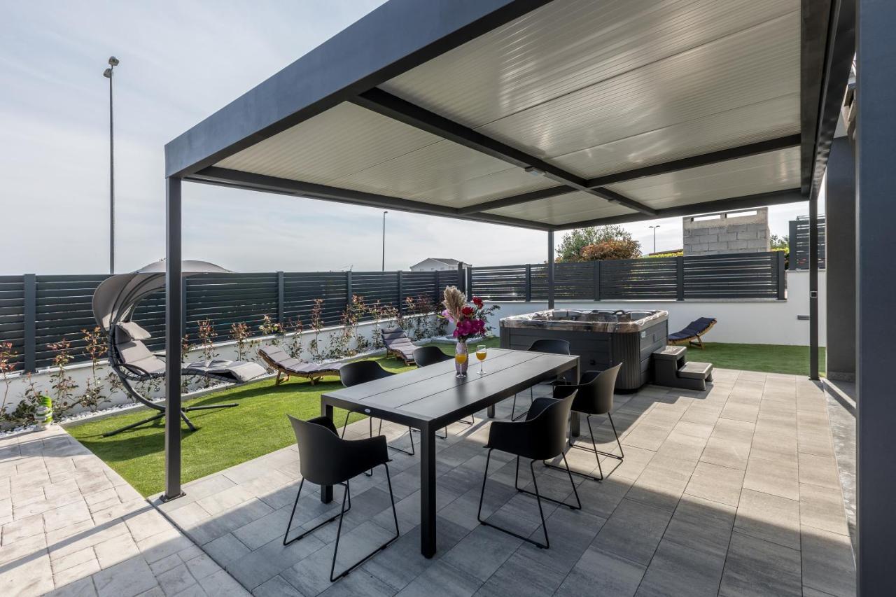 Luxury Apartments Katarina Каштела Экстерьер фото