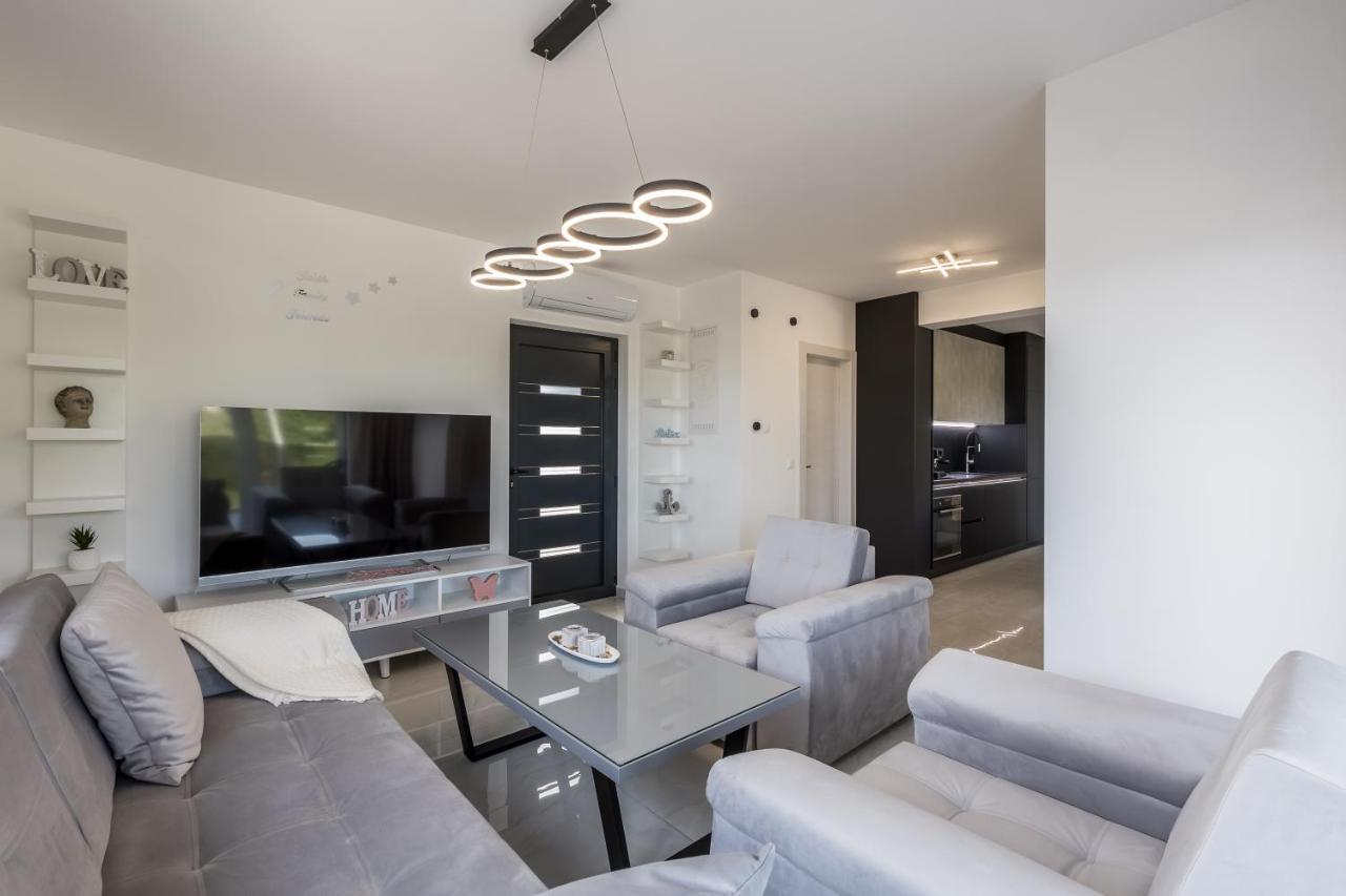 Luxury Apartments Katarina Каштела Экстерьер фото
